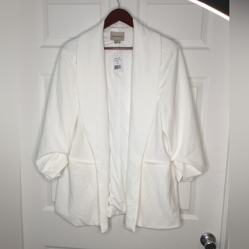 Dakota Blue Women’s Crepe Blazer - Size XXL - NWT - see pic for small stain